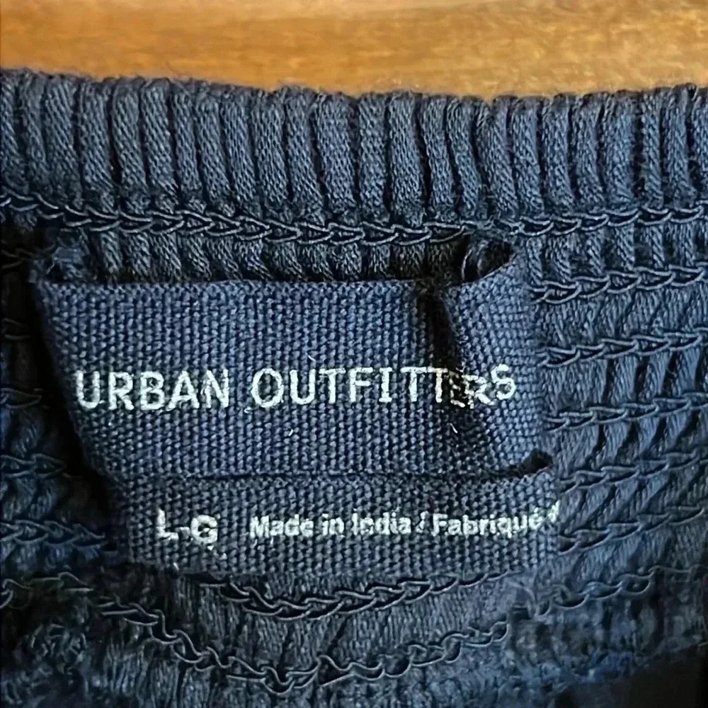 Urban Outfitters Black Sleeveless V-Neck Tank Top - Picture 7 of 10